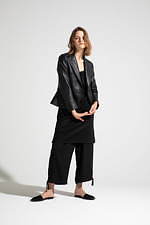 ローブス＆コンフェクションズ 2021年春夏コレクション、対極的な要素の狭間で｜写真15