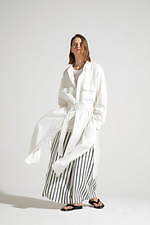 ローブス＆コンフェクションズ 2021年春夏コレクション、対極的な要素の狭間で｜写真16