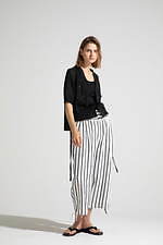 ローブス＆コンフェクションズ 2021年春夏コレクション、対極的な要素の狭間で｜写真17