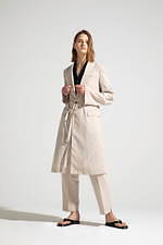 ローブス＆コンフェクションズ 2021年春夏コレクション、対極的な要素の狭間で｜写真26