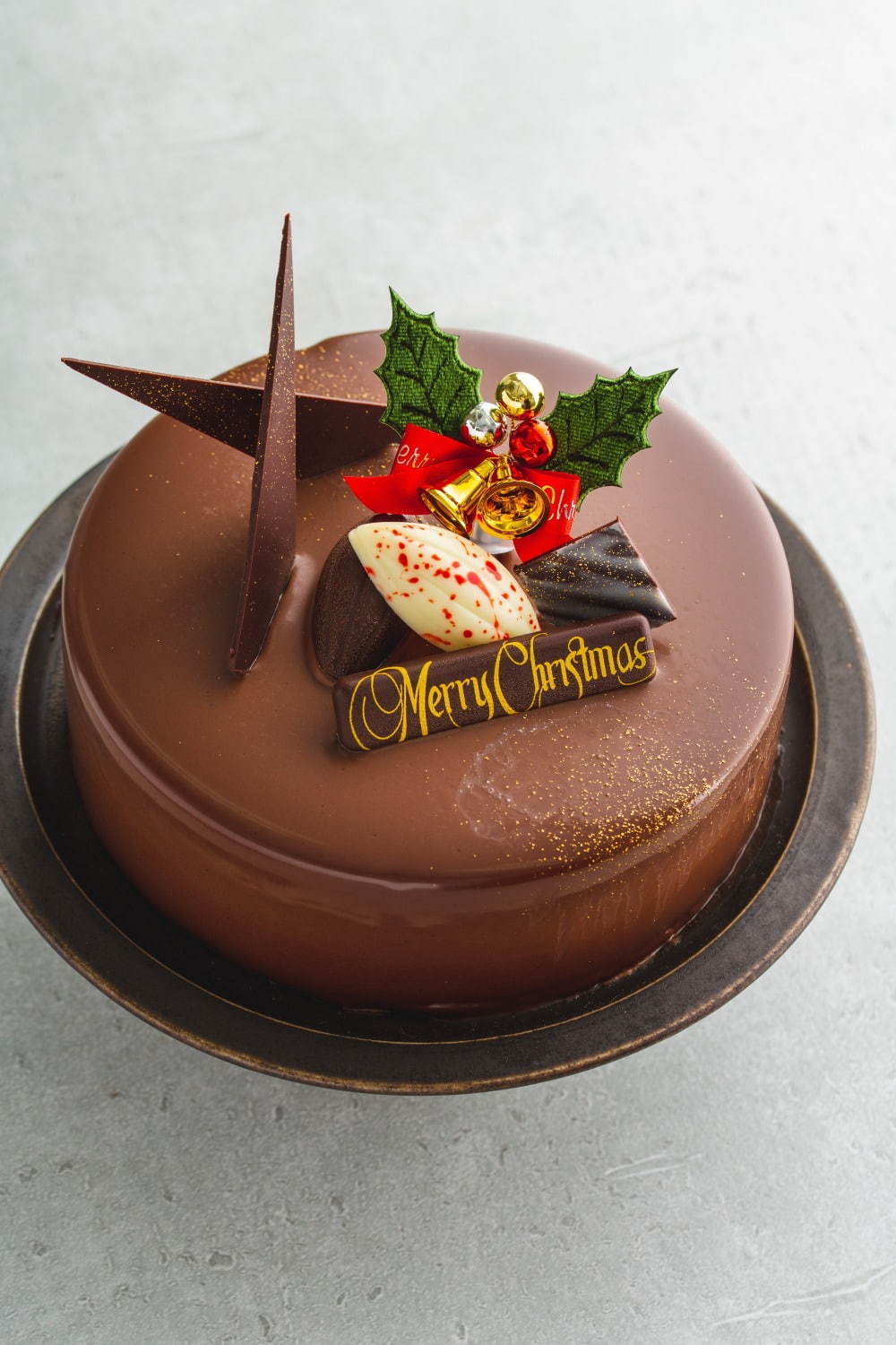 デカダンス ドュ ショコラの20年クリスマスケーキ、“レモンクリーム＆蜂蜜ジュレ”入りチョコムース｜写真4