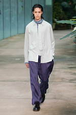 ターク 2021年春夏コレクション - 花の姿──風に揺れ、闇夜に沈み……｜写真18