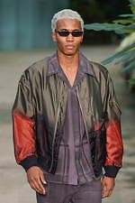 ターク 2021年春夏コレクション - 花の姿──風に揺れ、闇夜に沈み……｜写真37