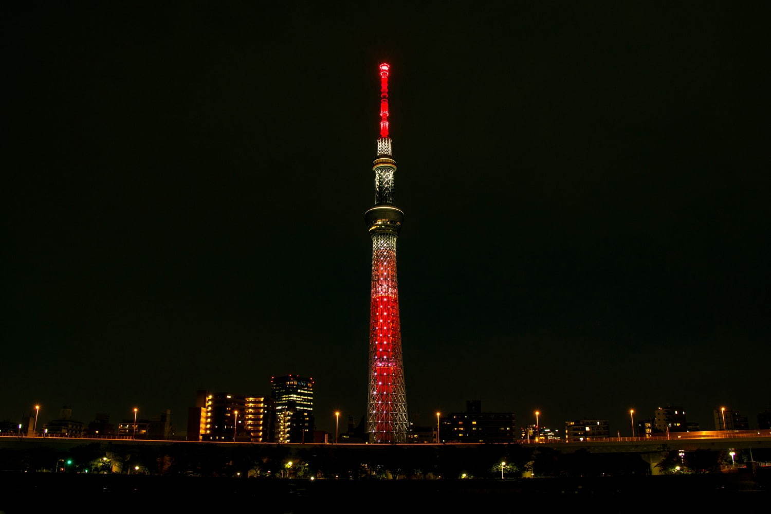 東京スカイツリー『劇場版「鬼滅の刃」無限列車編』特別ライティング｜写真1