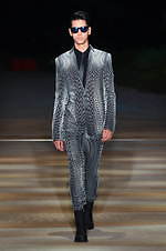 リンシュウ 2021年春夏コレクション -“服を纏う自由”を極めるということ｜写真1