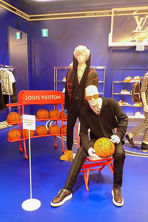 ルイ・ヴィトン×NBAの初コラボ、両社のエンブレムを組み合わせたメンズウェアやレザーグッズ｜写真41