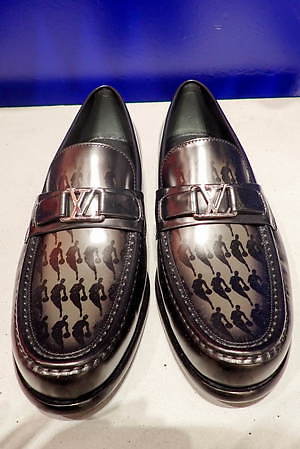 ルイ・ヴィトン×NBAの初コラボ、両社のエンブレムを組み合わせたメンズウェアやレザーグッズ｜写真24