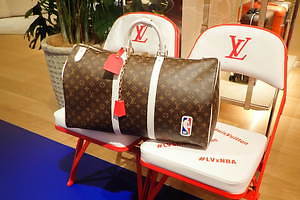 ルイ・ヴィトン×NBAの初コラボ、両社のエンブレムを組み合わせたメンズウェアやレザーグッズ｜写真28