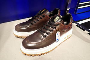 ルイ・ヴィトン×NBAの初コラボ、両社のエンブレムを組み合わせたメンズウェアやレザーグッズ｜写真26