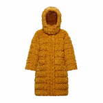 モンクレールのウィメンズ＆メンズ新作、フェイクファー仕様のダウンコート＆カモ柄ジャケットなど｜写真1