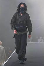 ミーンズワイル 2021年春夏コレクション - 装備する衣服、変形可能性と連動する機能性｜写真12