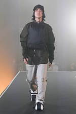 ミーンズワイル 2021年春夏コレクション - 装備する衣服、変形可能性と連動する機能性｜写真26