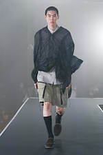 ミーンズワイル 2021年春夏コレクション - 装備する衣服、変形可能性と連動する機能性｜写真30