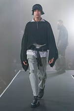 ミーンズワイル 2021年春夏コレクション - 装備する衣服、変形可能性と連動する機能性｜写真31