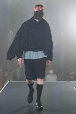 ミーンズワイル 2021年春夏コレクション - 装備する衣服、変形可能性と連動する機能性｜写真43