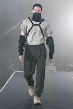 ミーンズワイル 2021年春夏コレクション - 装備する衣服、変形可能性と連動する機能性｜写真55