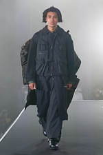 ミーンズワイル 2021年春夏コレクション - 装備する衣服、変形可能性と連動する機能性｜写真56