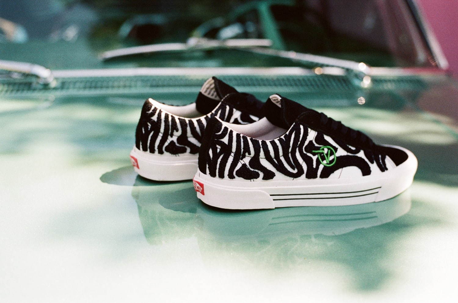 【美品】VANS✕HYS バンズ コラボ品 スニーカーオールドスクール 総柄 VANSの“サイケ柄”スニーカー「オールドスクール ＆シド