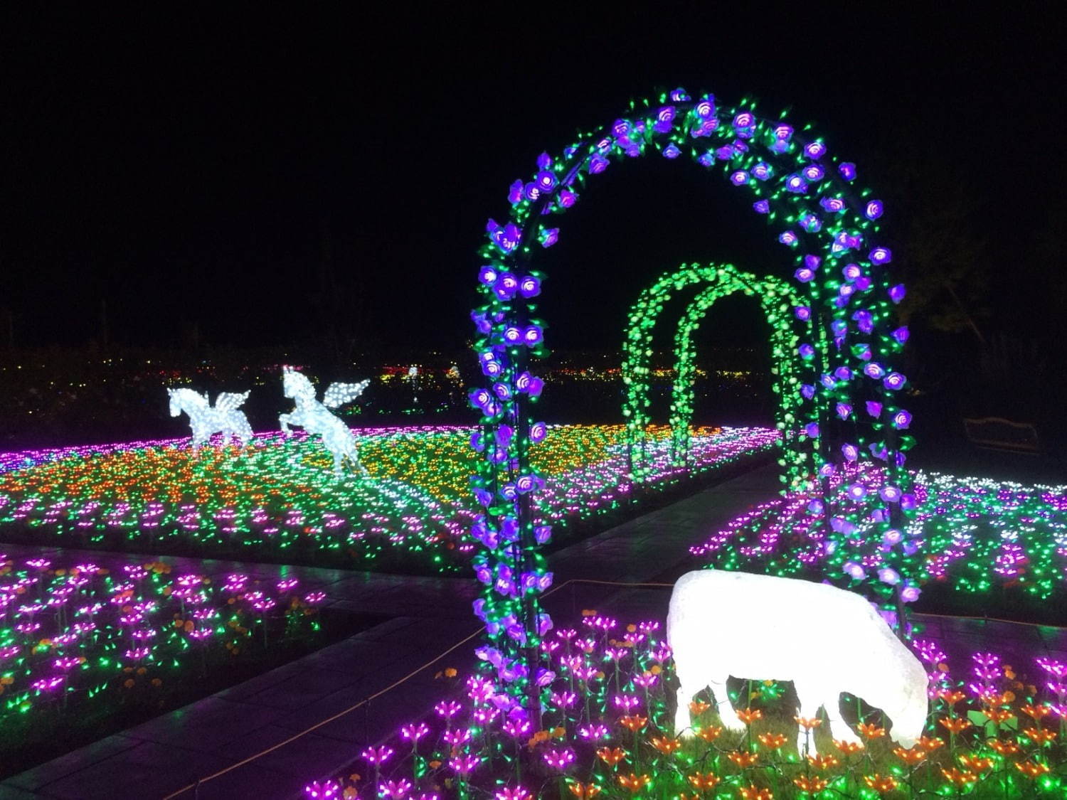 東武動物公園のイルミネーション 約300万球のledの光 音楽のショーなど ファッションプレス