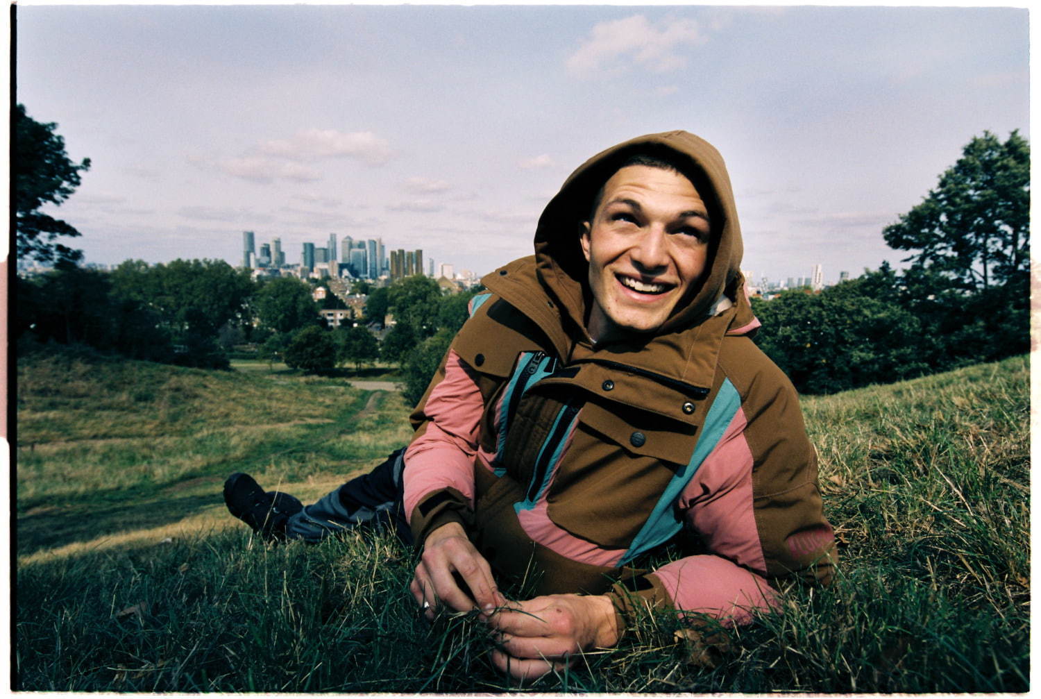 ホワイトマウンテニアリング×コルマー A. G. E.、マルチカラージャケットなどが登場