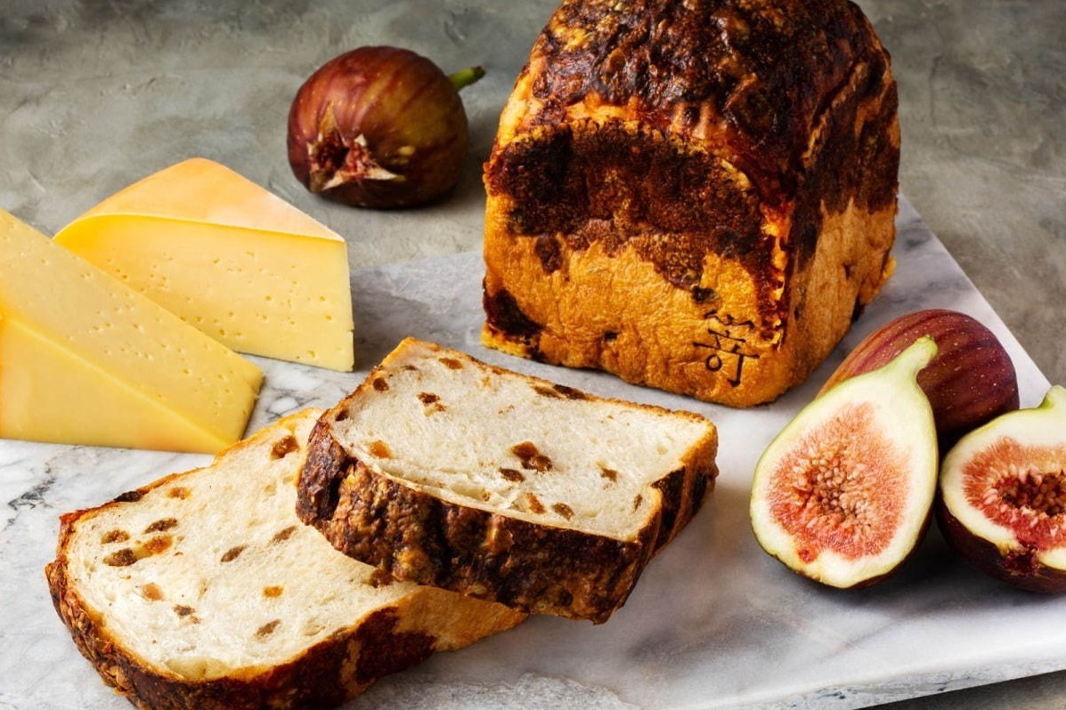 嵜本「白いちじくとゴーダチーズの食パン」