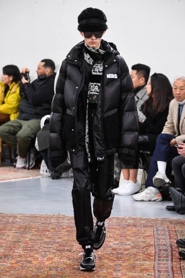 sacai×ナイキのアウター、ウールメルトン＆フォーファーを配したMA-1