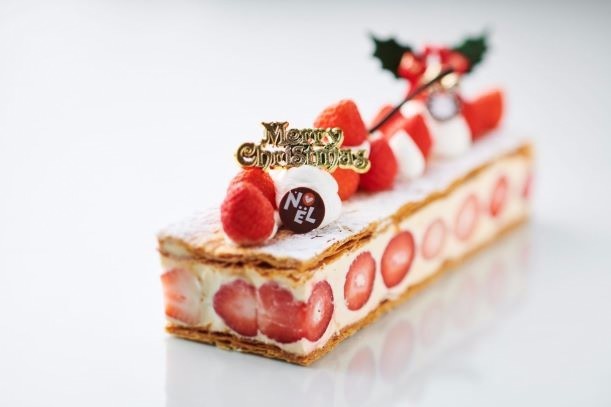 横浜ロイヤルパークホテルのクリスマスケーキ2020、雪だるま＆雪の結晶を飾ったブッシュドノエルなど｜写真2