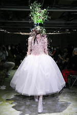 ノワール ケイ ニノミヤ 2021年春夏コレクション - ポジティヴなエネルギーは幻想と交わり…｜写真25