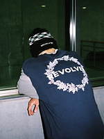 リボルバー新作“古代ギリシャ”着想のグラフィック入りパーカーがGR8に、リバーシブルブルゾンも｜写真81