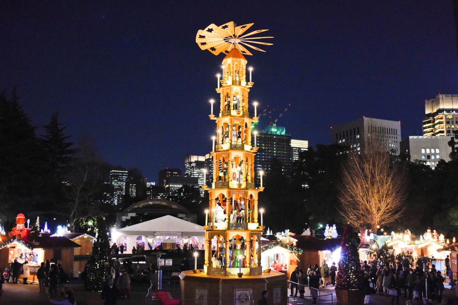 「東京クリスマスマーケット2020」日比谷公園で、“雪が舞う”リンツのブースなど30店舗が集結｜写真3