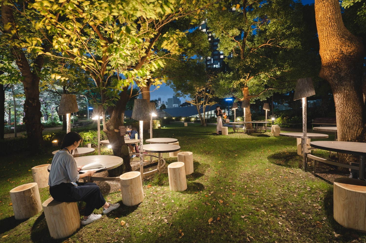 東京ミッドタウンで自然を体感 -  “月の丘”で夜空観賞＆緑の下で楽しむピクニックランチ｜写真11