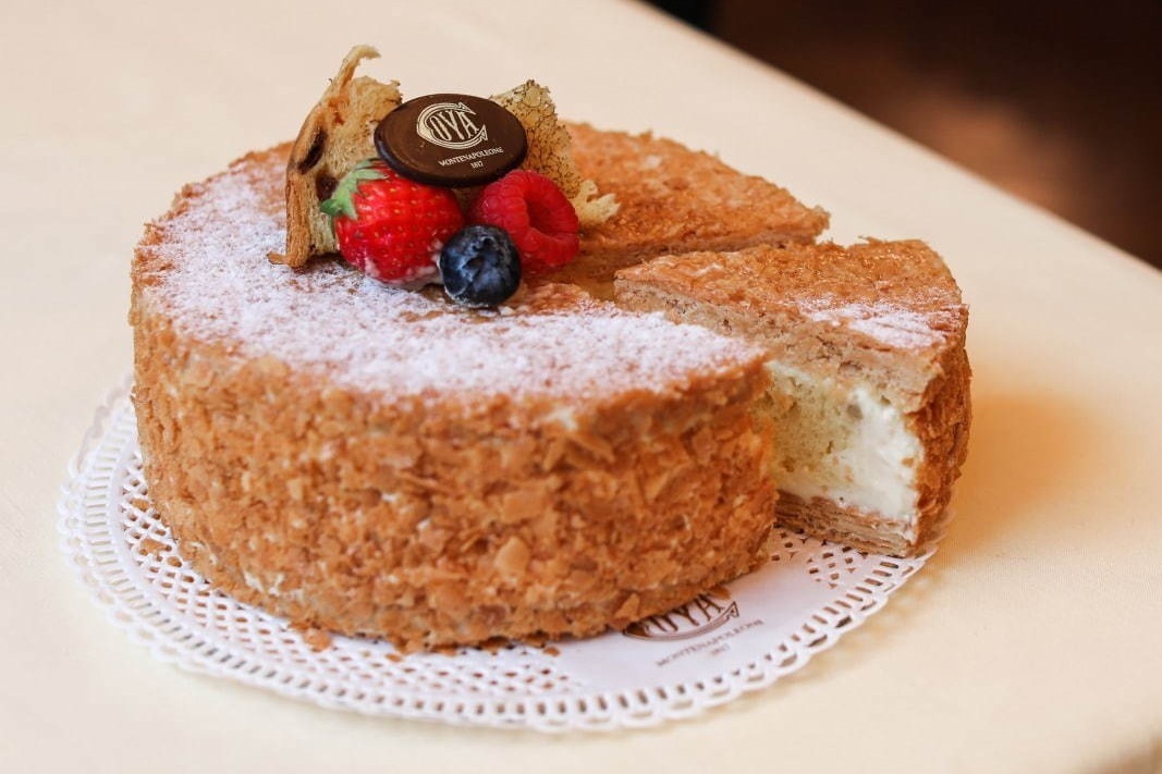 ミラノの老舗カフェ コヴァ クリスマス 名物パネットーネアレンジのケーキや限定パフェ ファッションプレス