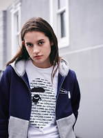 ア ベイシング エイプ×コム デ ギャルソン、レッドの“吹き出しロゴ”パーカー＆ポケットTシャツ｜写真9