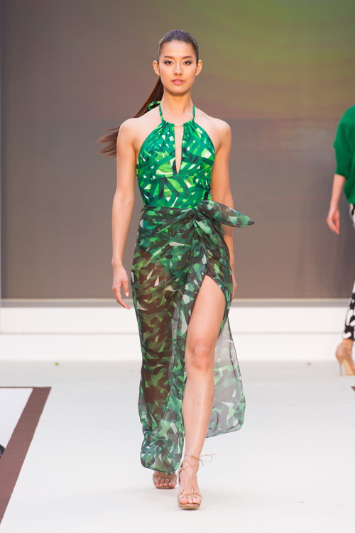 モデルのすみれが熱唱 - 六本木ヒルズでエスカーダ 2013年春夏コレクション開催 | 写真