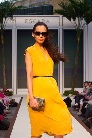 モデルのすみれが熱唱 - 六本木ヒルズでエスカーダ 2013年春夏コレクション開催｜写真10