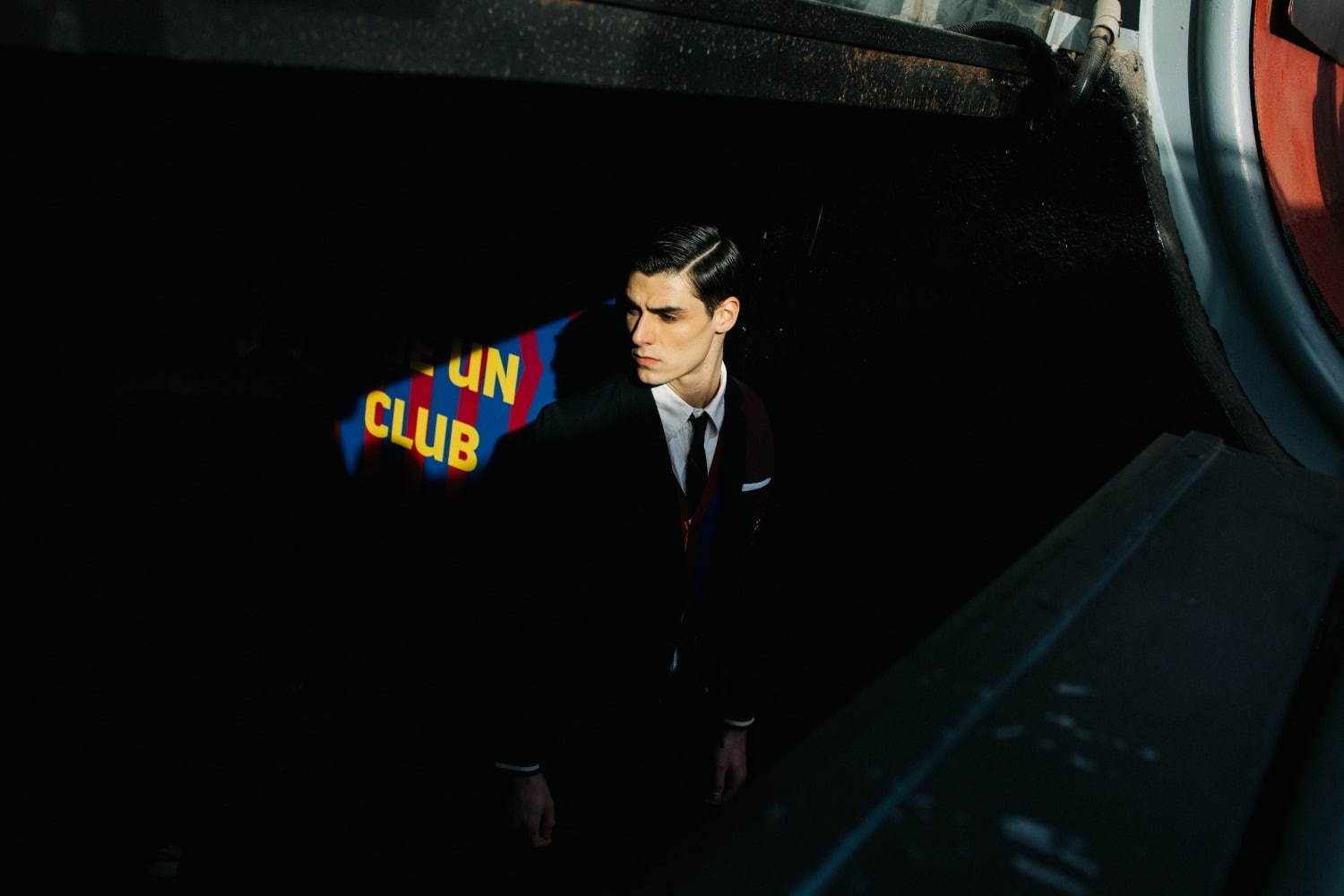 トム ブラウン×FCバルセロナ、“紋章入り”クラブカラーのニットウェアや革財布など｜写真30