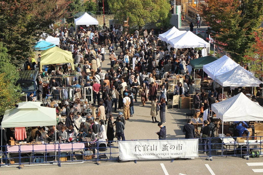 「第15回 代官山 蚤の市」代官山T-SITEにアンティークショップが集結、パリの蚤の市を再現｜写真1