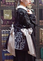 Q-pot.“リボンでアレンジ自在”2wayトートバッグ、チョコ＆カップケーキがモチーフ｜写真1