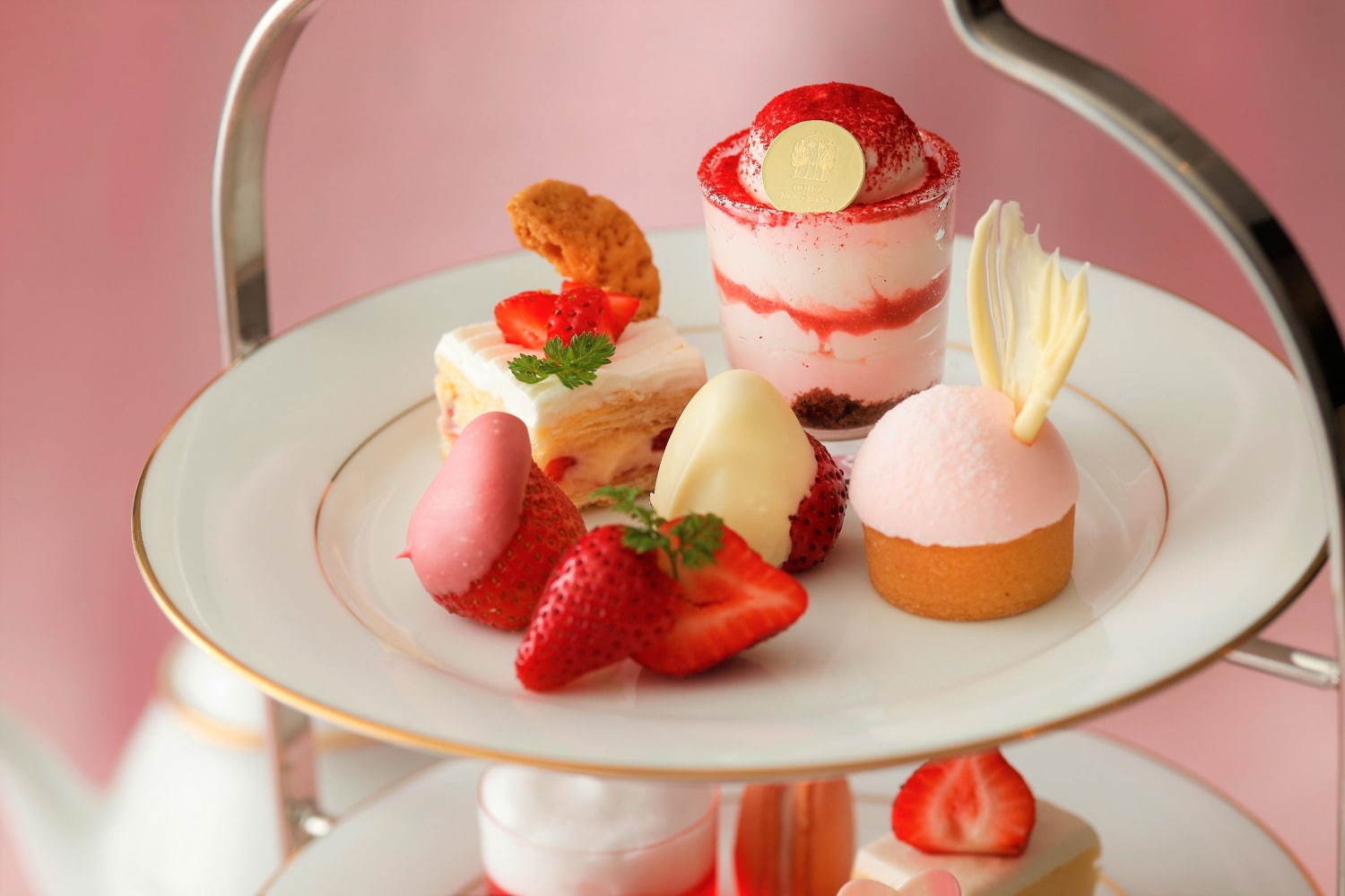 「苺のアフタヌーンティーセット」横浜・ホテルニューグランドで、ふわふわショートケーキや苺ミルフィーユ｜写真4