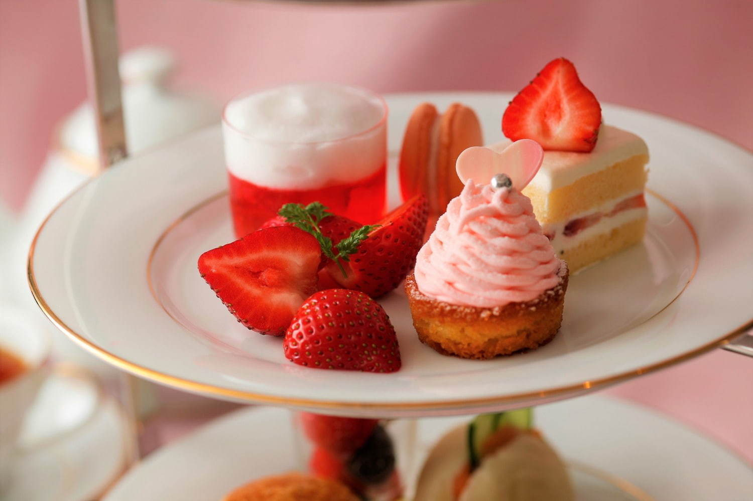 「苺のアフタヌーンティーセット」横浜・ホテルニューグランドで、ふわふわショートケーキや苺ミルフィーユ｜写真5