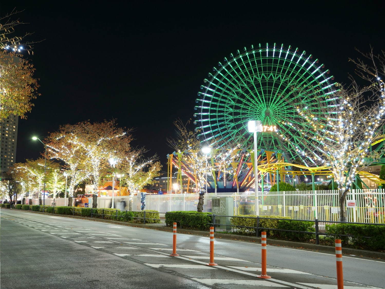 横浜 みなとみらいのイルミネーション ヨコハマミライト 横浜駅東口 さくら通りに約50万球 ファッションプレス