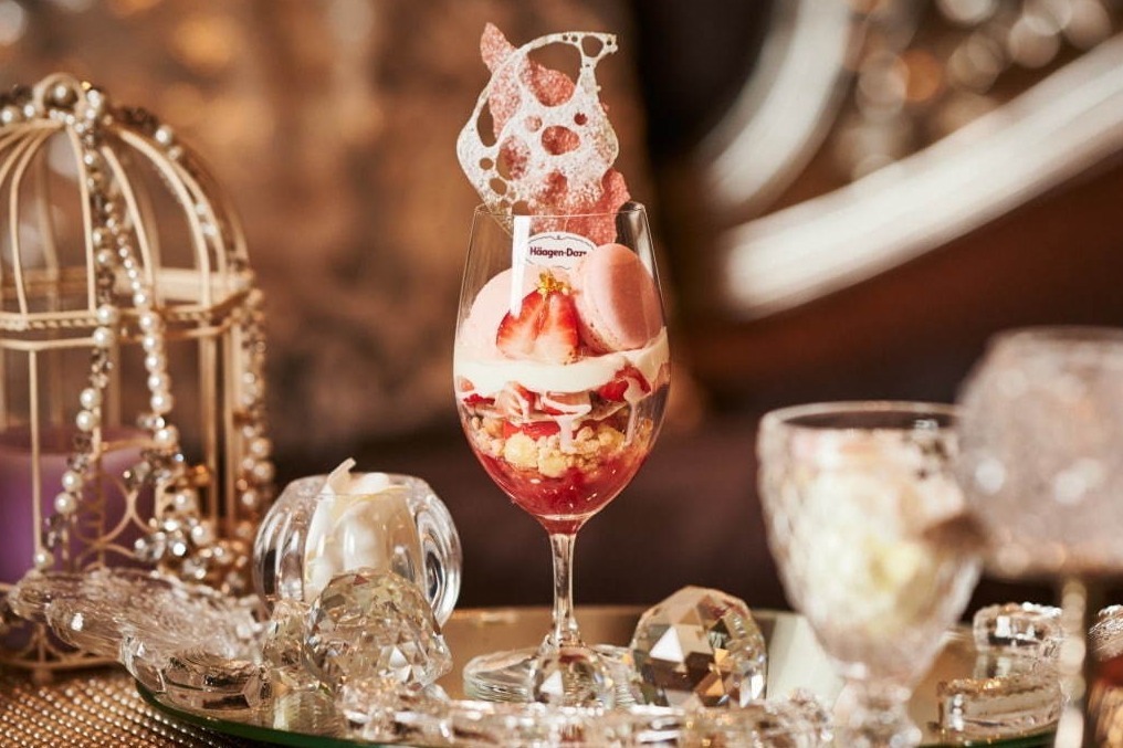 “苺＆ピスタチオ”ご褒美ハーゲンダッツパフェが横浜と埼玉で、苺の果実やスパークリングジュレと併せて
