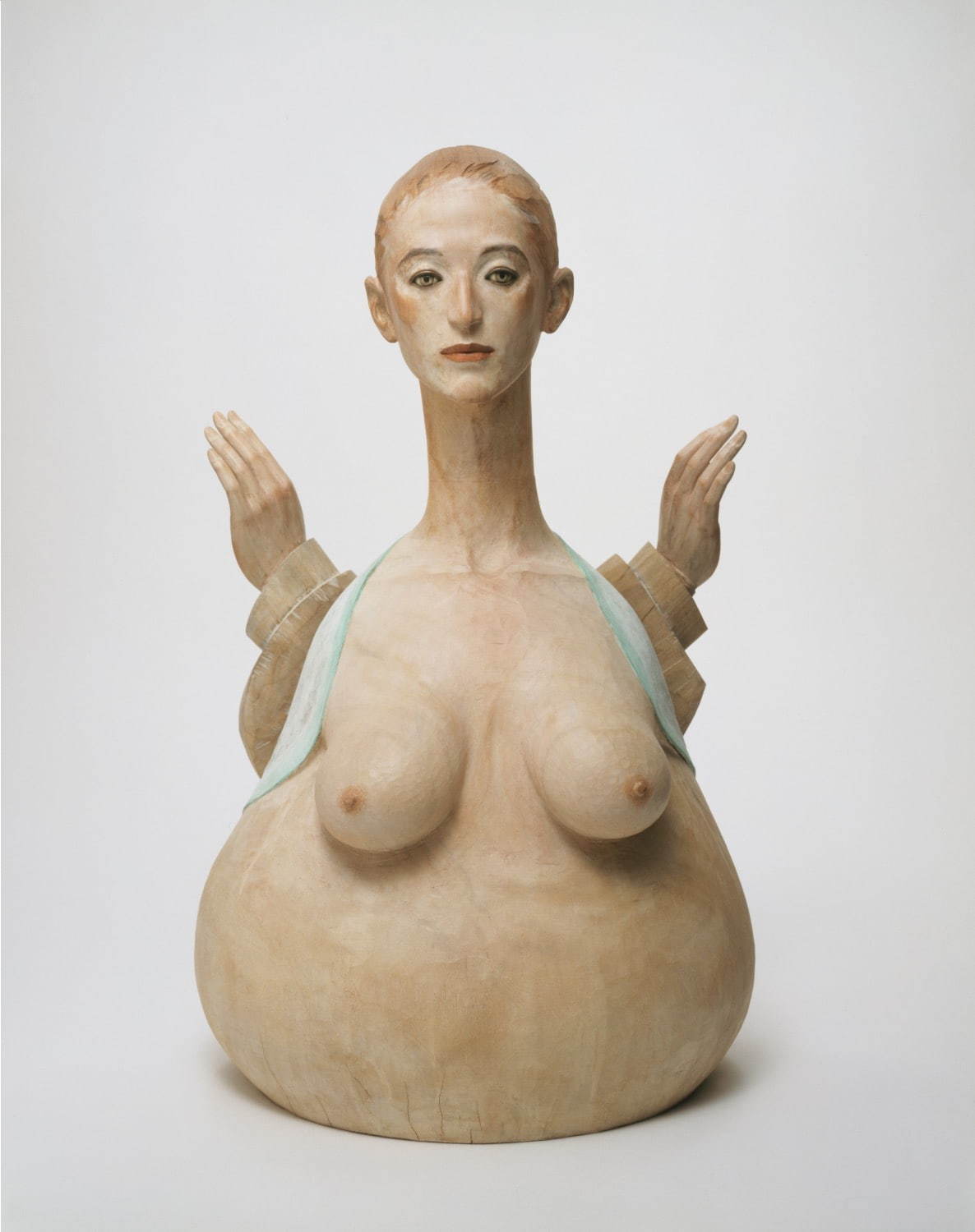 舟越桂《水に映る月蝕》2003年 楠に彩色、大理石 作家蔵 撮影：今井智己