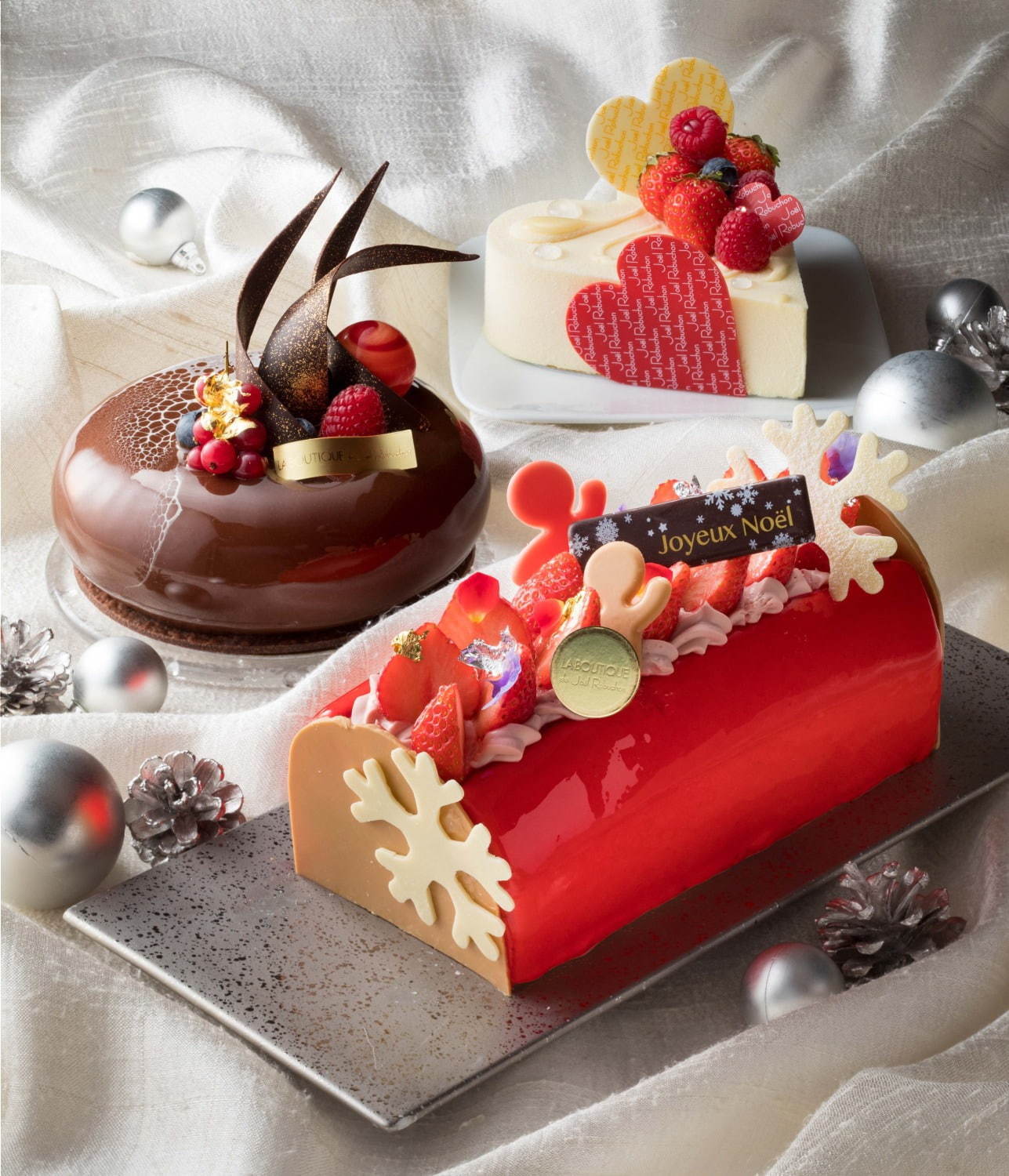 ジョエル・ロブションのクリスマスケーキ、苺ムースのブッシュドノエルやビターなチョコムース｜写真1