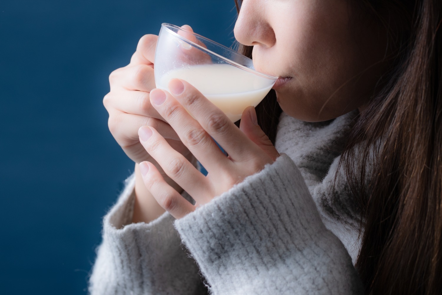 夜専用生甘酒「よるしみ」温めると“とろ～り”とろみ感UPのおいしい生甘酒で夜のリラックスタイムを｜写真2
