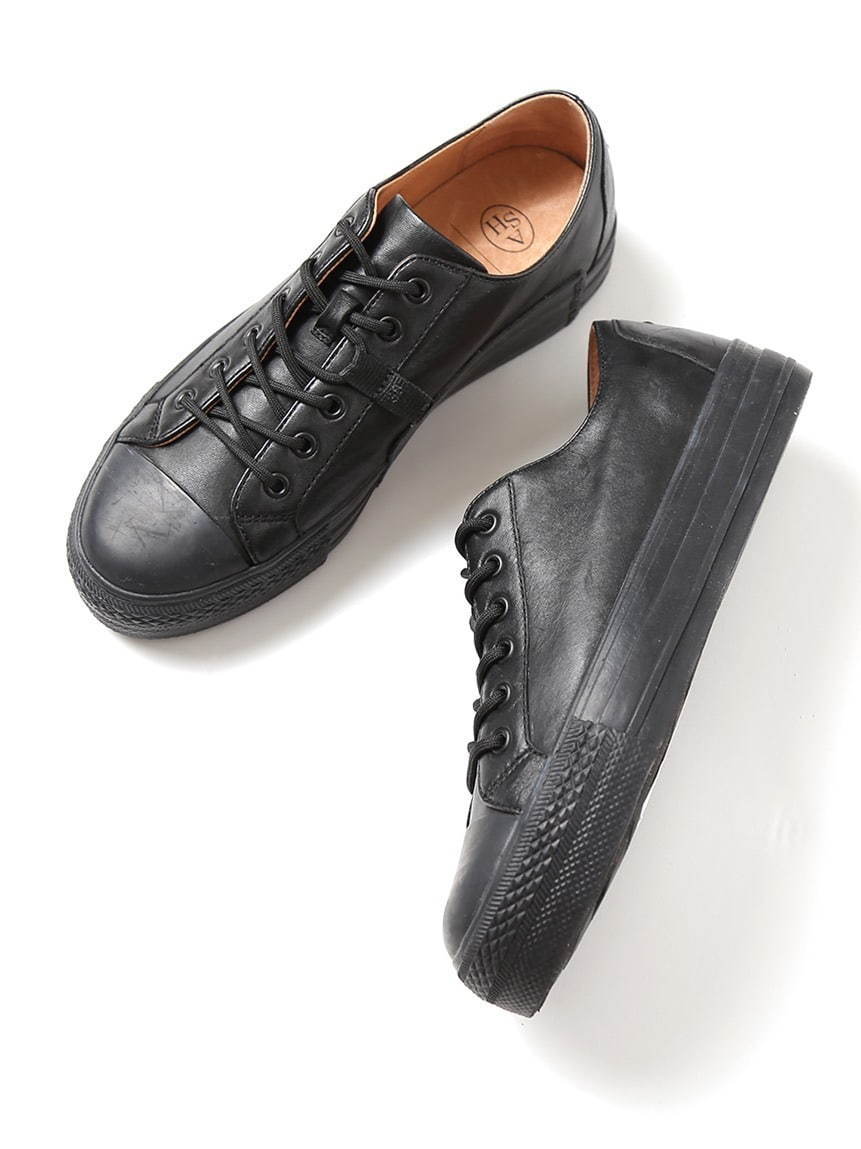 エミ新作“オールブラック”のレザースニーカー、イタリア靴ブランド ...
