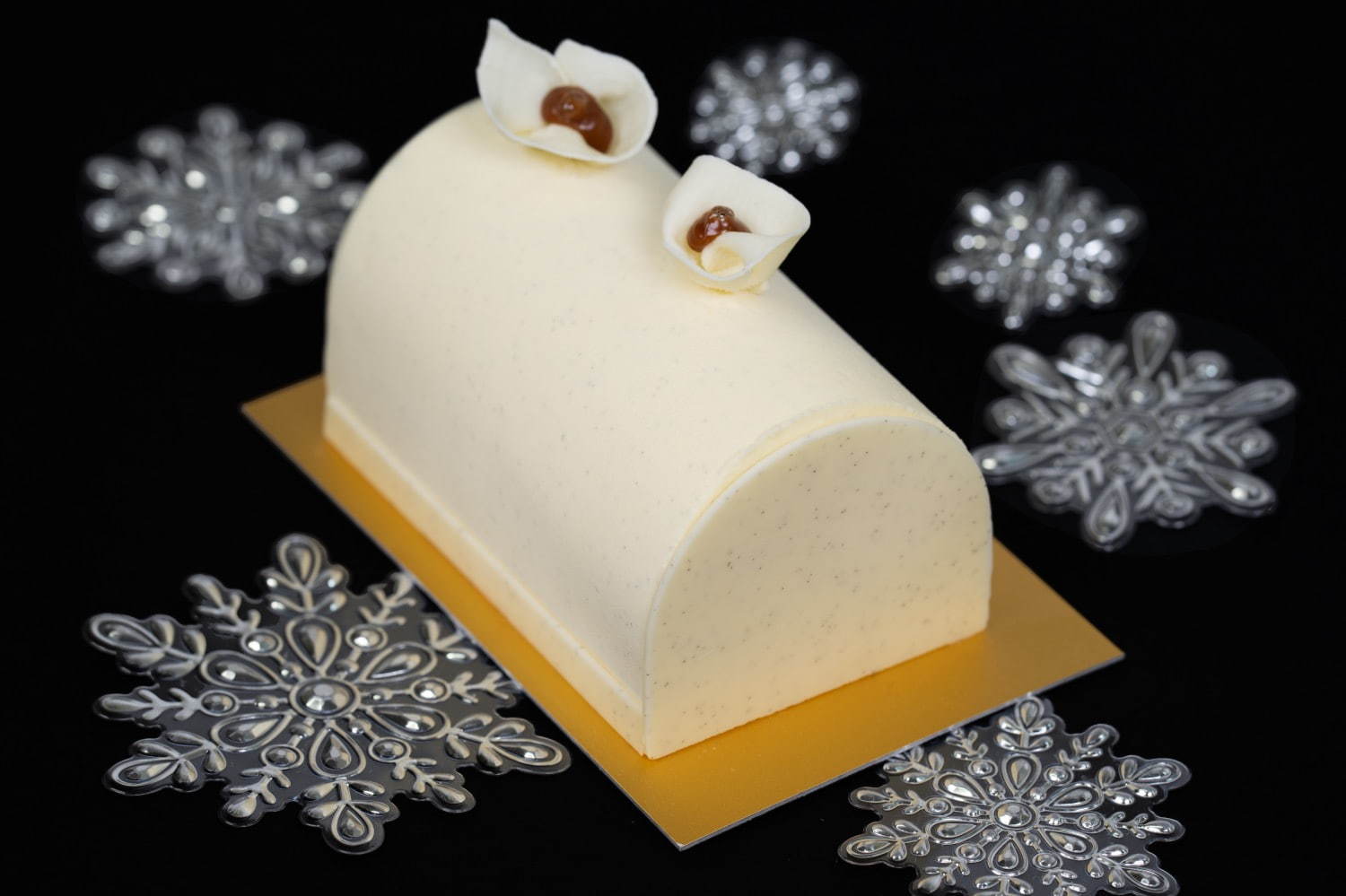 ラデュレのクリスマスケーキ2020、“ブラン・マンジェ”をイメージしたビュッシュ・ド・ノエルなど｜写真2