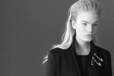 ヴェルサスが「ヴェルサス ヴェルサーチ」に改名 - 都会的で自由なマインドを持つ若い世代に向けて発信