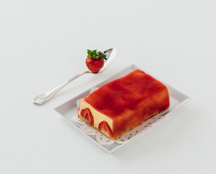 ビストロ オザミ「苺のフレジェ」3,000円＋税