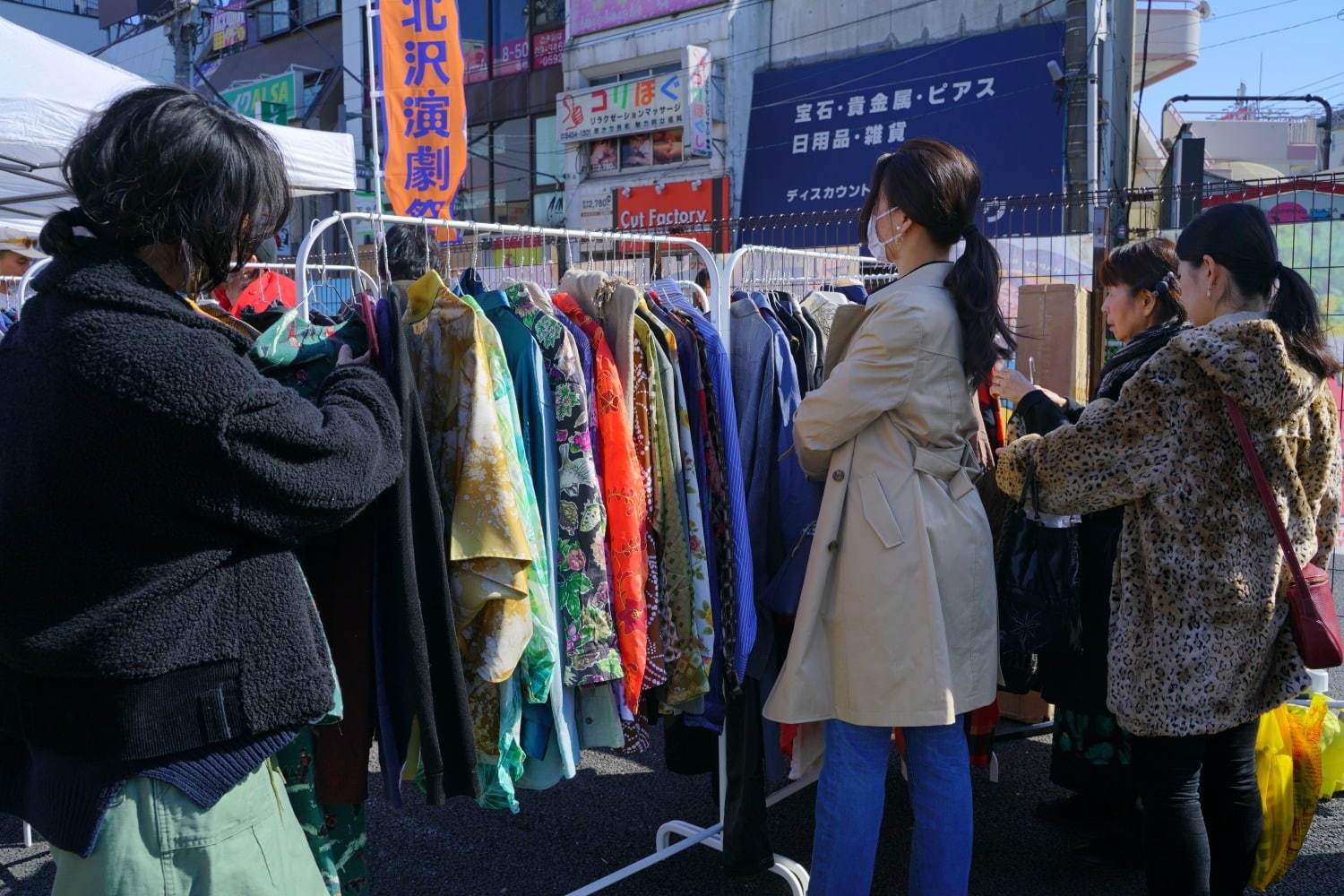 「下北沢古着マーケット」下北沢駅前に古着屋13店舗が集結｜写真14